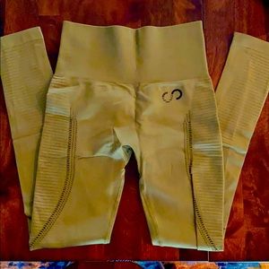 Curves N Combatboots Bootyscrunch Leggings